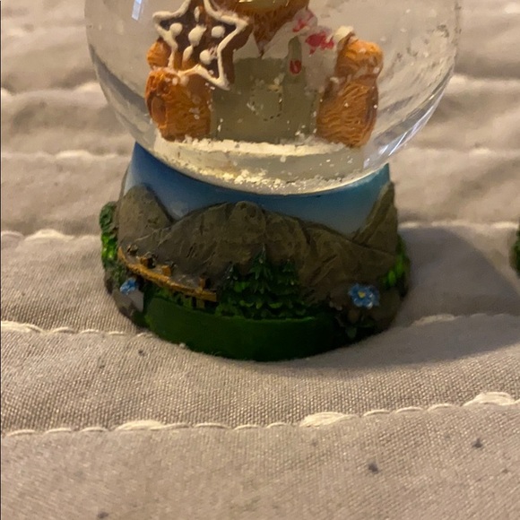 Mini Snow Globe Collectibles - Picture 3 of 6